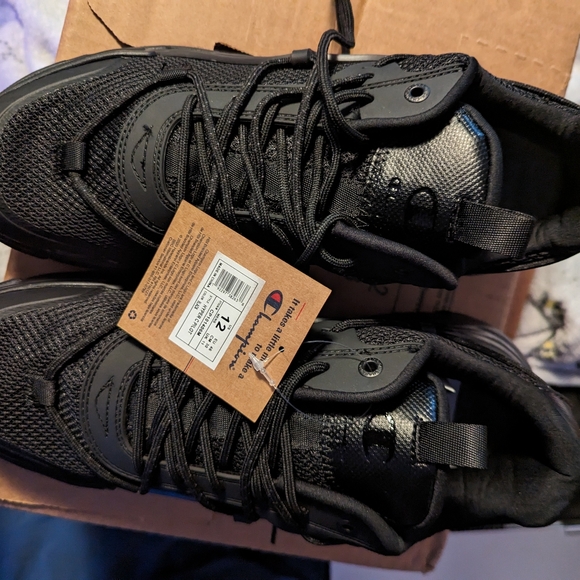 Champion shoes - Picture 1 of 3